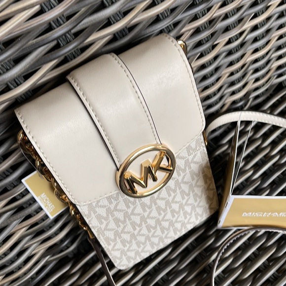 Michael Kors Carmen Small Logo Smartphone Crossbody Bag
Light Cream Multi - Picture 10 of 16